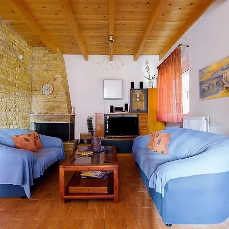 Family 4bd Maisonette With Garden Holiday home Porto Rafti