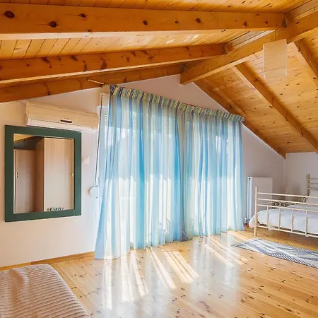 Family 4bd Maisonette With Garden Holiday home *