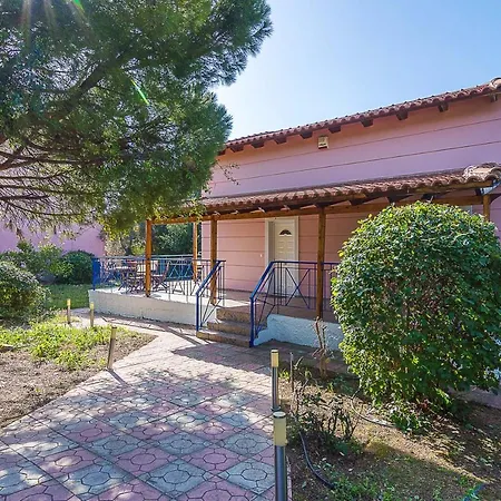 Family 4bd Maisonette With Garden Holiday home Porto Rafti