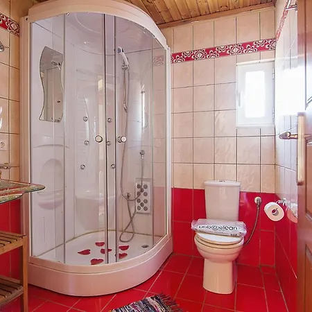 Family 4bd Maisonette With Garden Holiday home Porto Rafti