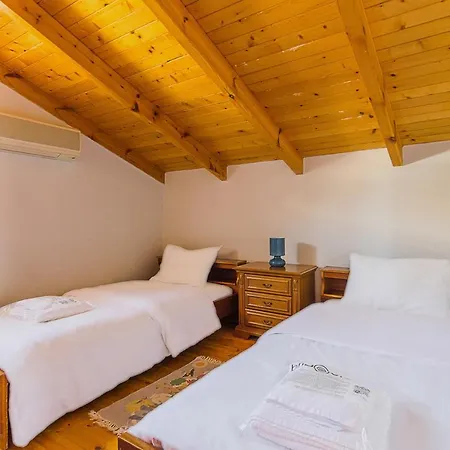 Family 4bd Maisonette With Garden Porto Rafti